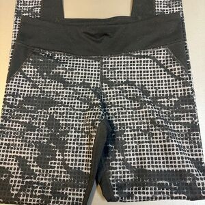 Black and Gray Patterned Leggings